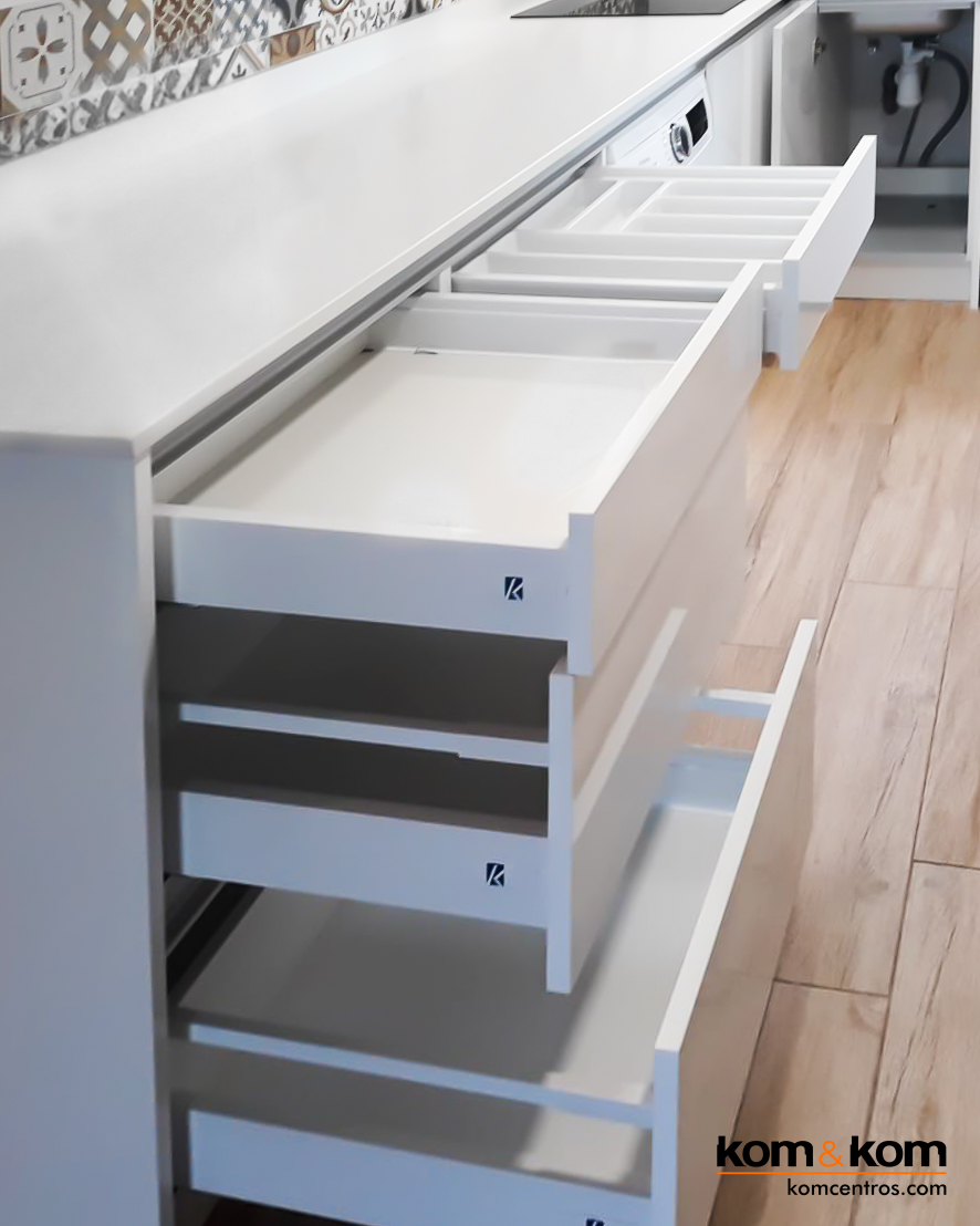 Cocina total White en piso de Benidorm